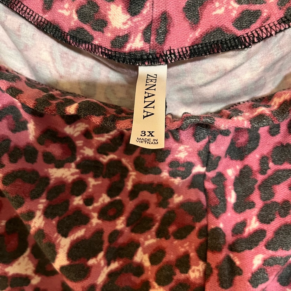 🌺 Maroon, Black and Ivory Leo pants - Picture 4 of 6